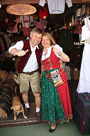 Peter Seeböck und seine Frau Andrea beraten sie gerne auf der Auer-Dult (Foto. MartiN Schmitz)